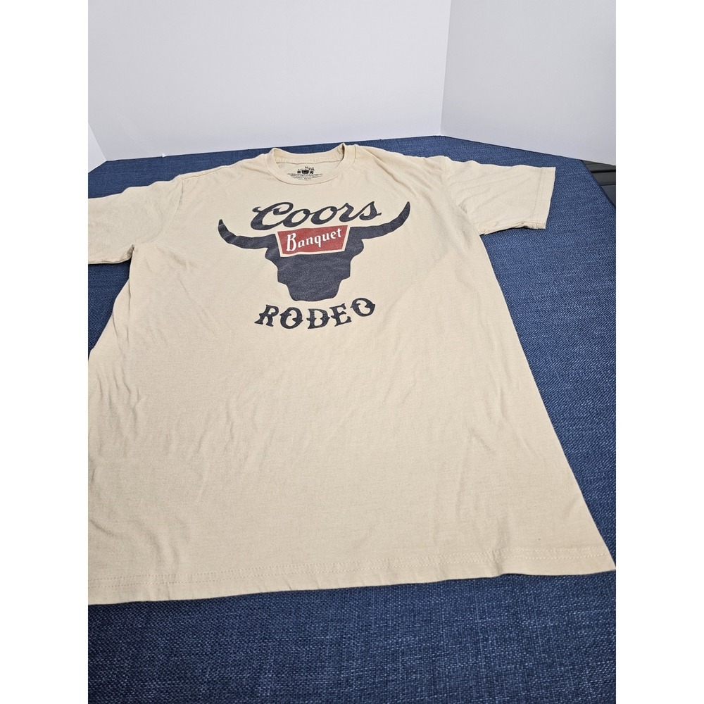 Coors Banquet Rodeo Mens Size Medium Tan T-Shirt With Graphic Print